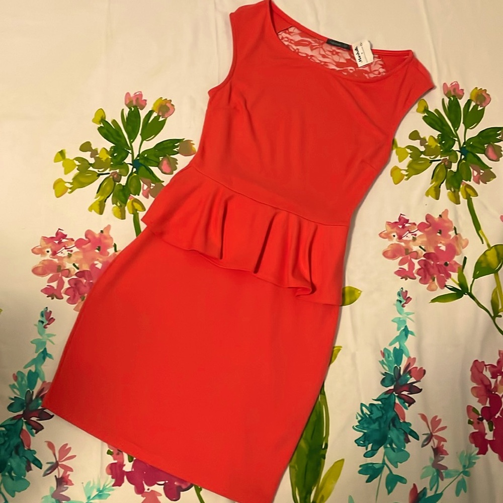 SOPRANO New vibrant colour Peplum dress